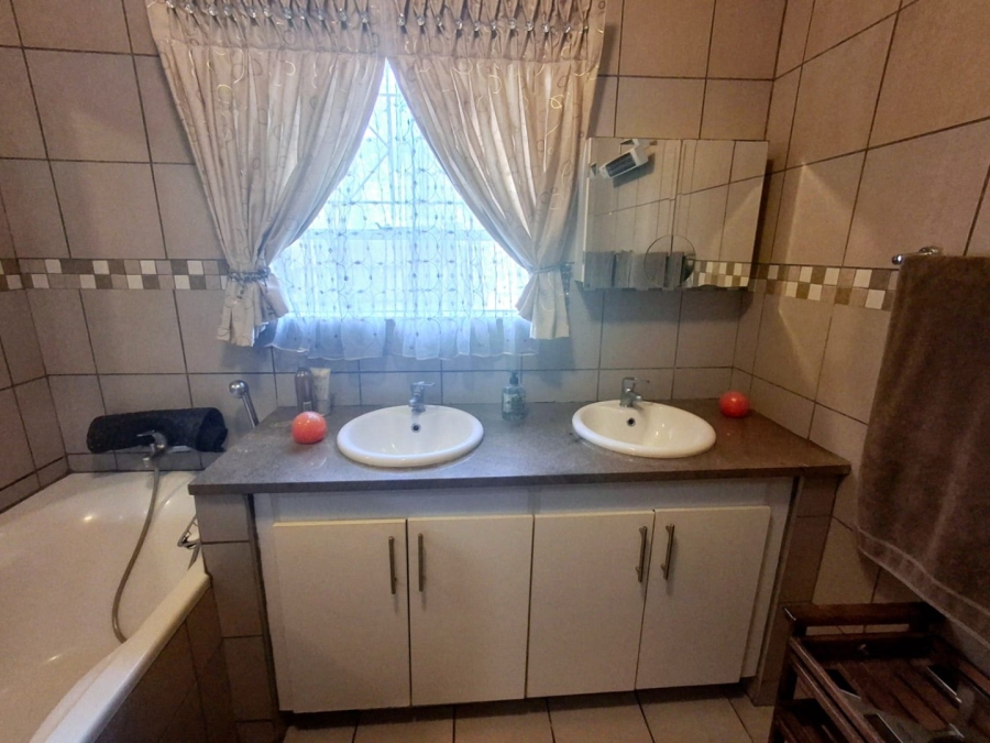 3 Bedroom Property for Sale in Sasolburg Ext 11 Free State